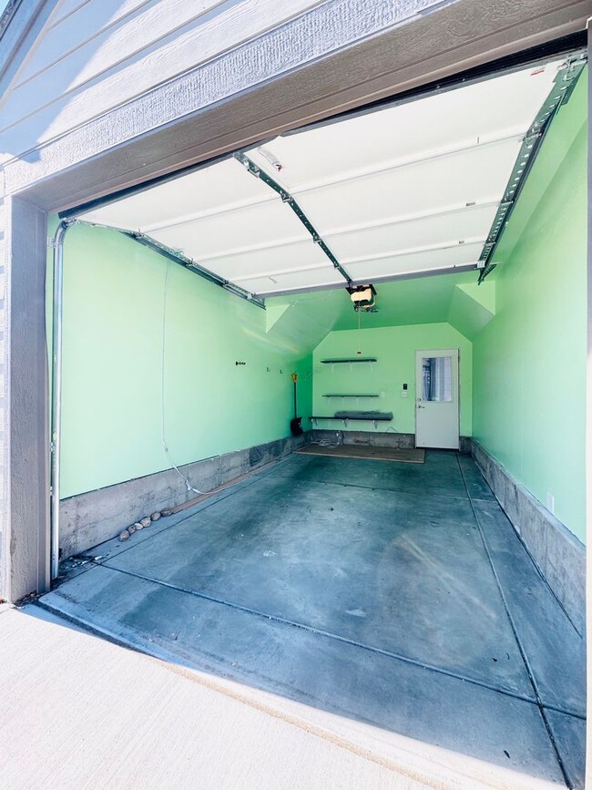 Building Photo - Charming 2 Bed, 2.5 Bath house located off of 119 and 287. Across from Longmont Rec Center and St...