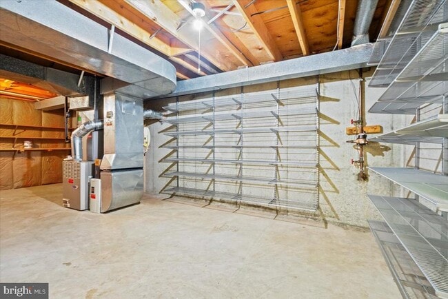 Building Photo - 11811 Dinwiddie Dr