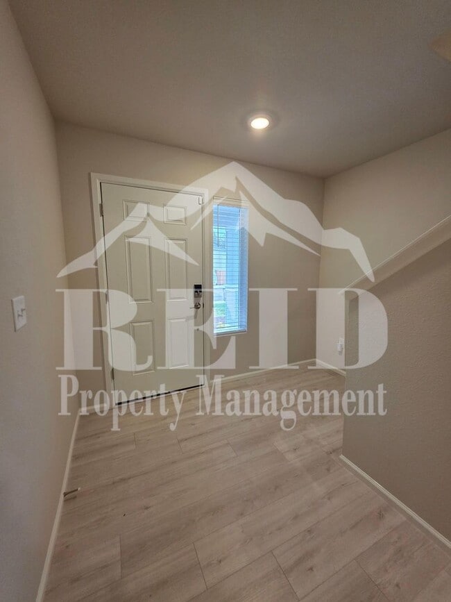 Building Photo - New 5-Bedroom home in the heart of Belfair
