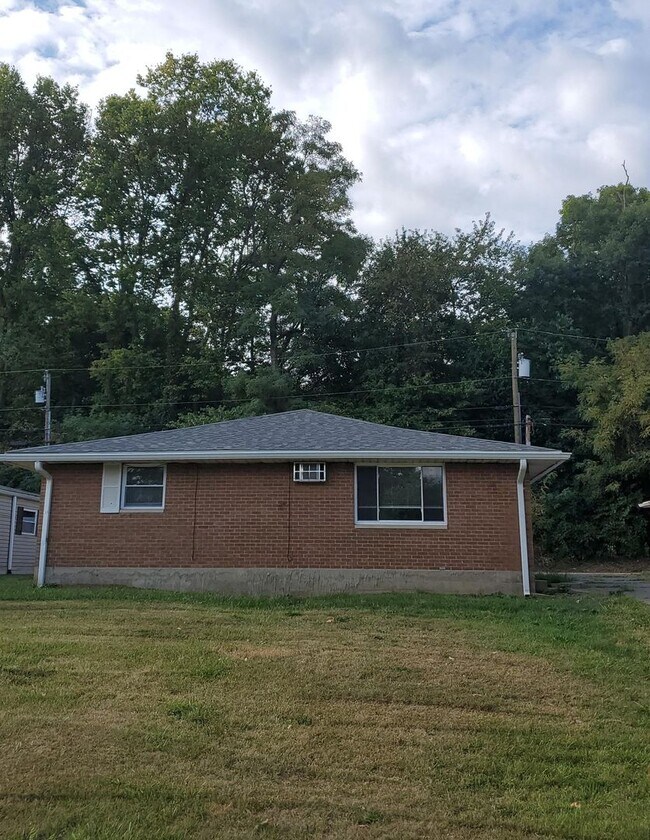 Primary Photo - 248-250-250 Forest St