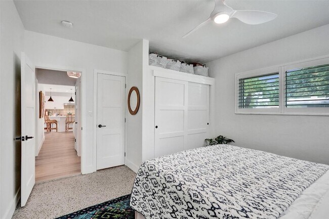 Building Photo - 3206 Robbins Rd