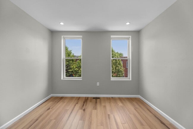 Building Photo - 146 N Ellwood Ave