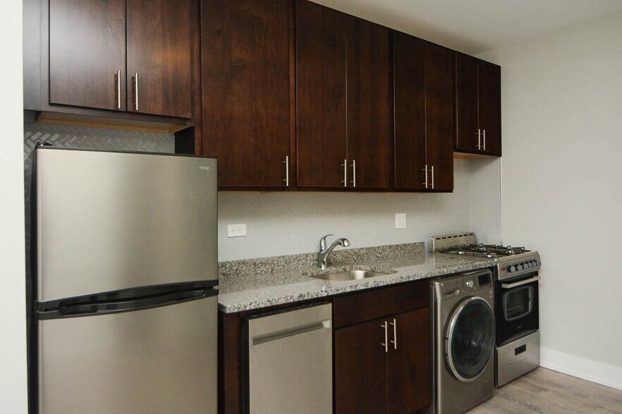 Building Photo - 432.5 W Belden Ave
