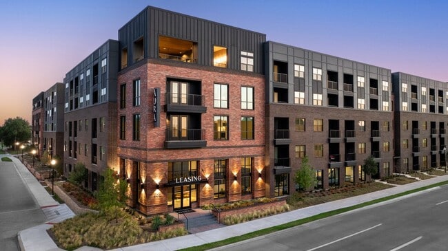 Building Photo - Aura Main Street