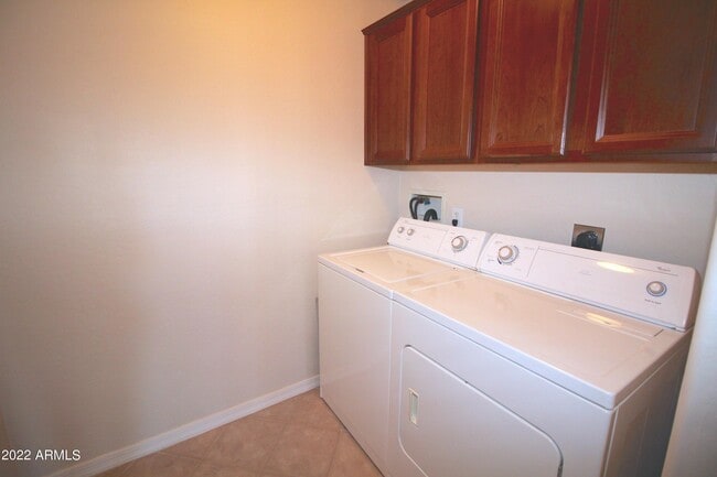 Building Photo - 11000 N 77th Pl