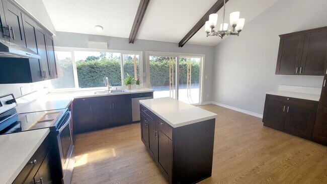 Building Photo - 4 Bed/ 2.5 bath House in Rancho Penasquitos