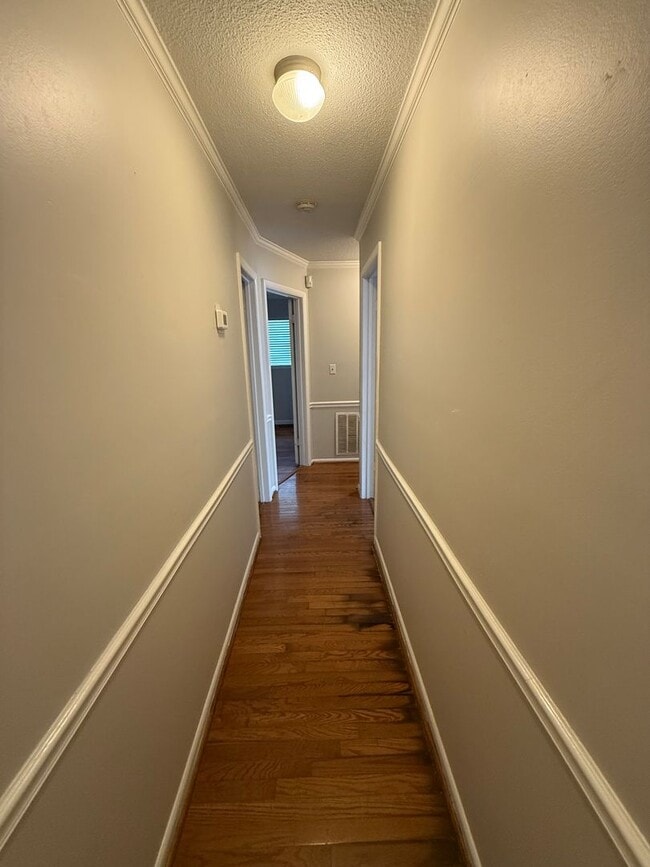 Building Photo - Charming 3-Bedroom Home with Spacious Yard...