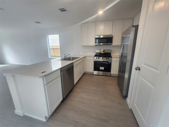 Building Photo - 906 Pertuso Ln