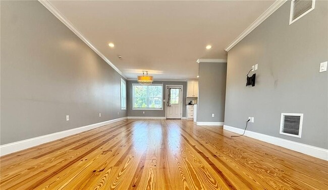 Building Photo - 52 Bedlow Ave