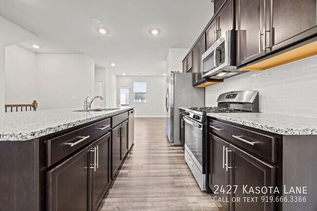 Building Photo - 2427 Kasota Ln