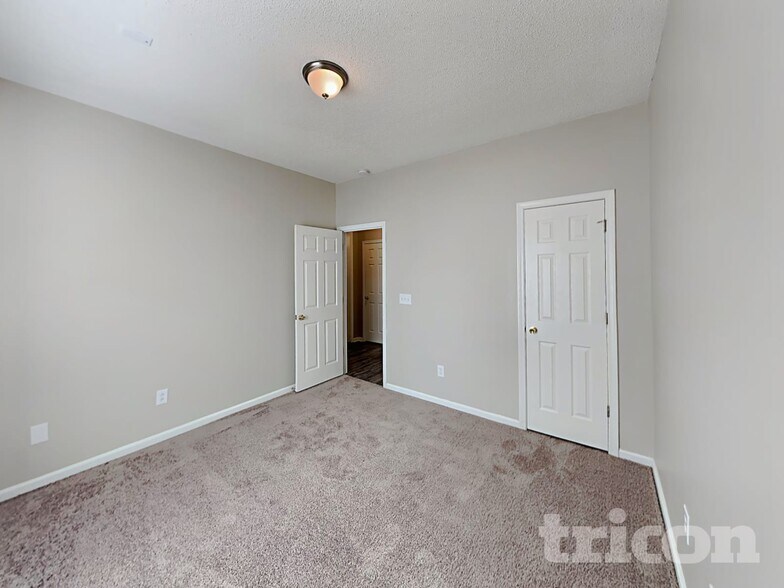Building Photo - 110 Fawnhill Ct