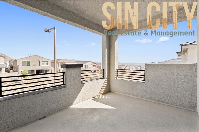 Building Photo - 11828 Black Canary Ave