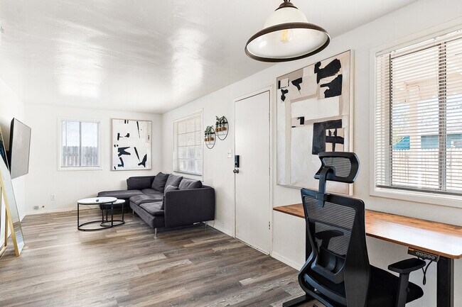 Primary Photo - 704 W Main St