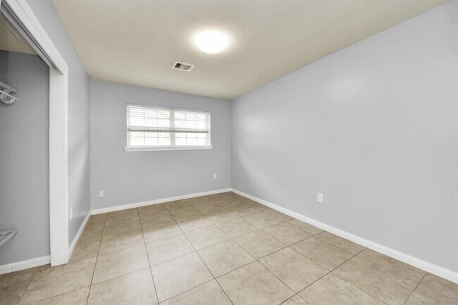 Building Photo - 743 Eastlake St