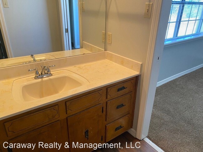 Building Photo - 2 br, 1.5 bath House - 4111 Pines Rd. #71 ...