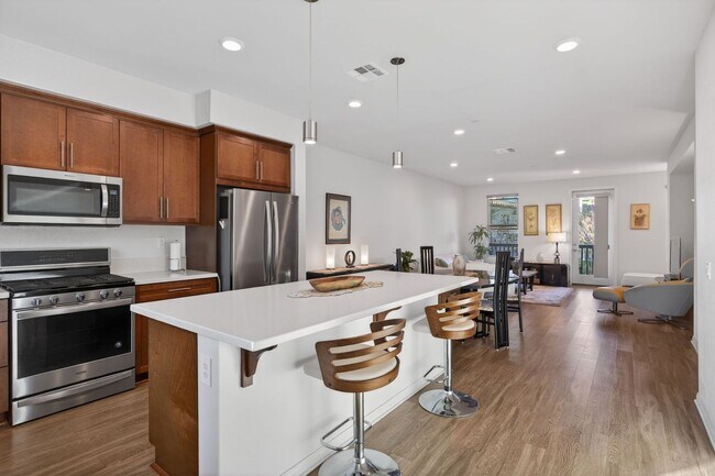 Building Photo - 3-Bed + 3.5-Bath Townhouse | Springville | Camarillo | Unfurnished