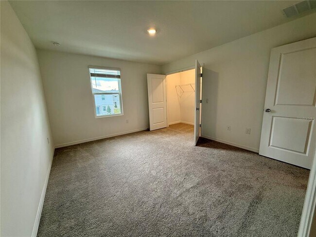 Building Photo - 2996 Skyline Lp