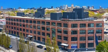 Building Photo - 2061 N Southport Ave
