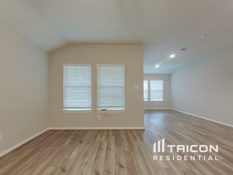 Building Photo - 2311 E WInding Pines