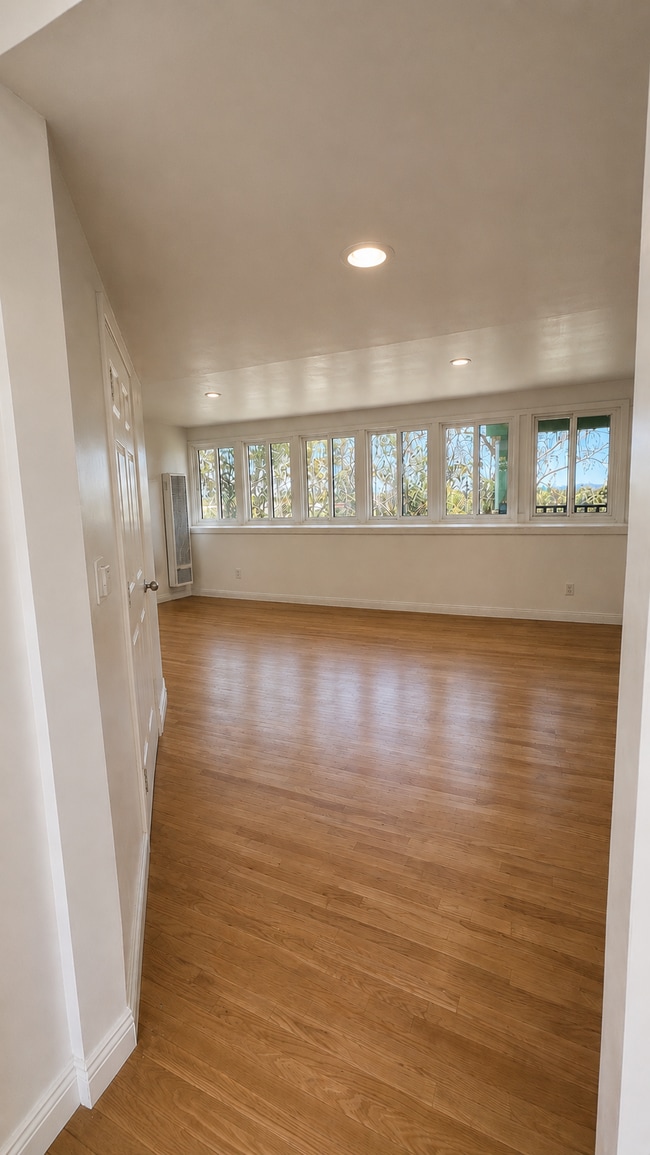 Building Photo - 1404 San Remo Dr