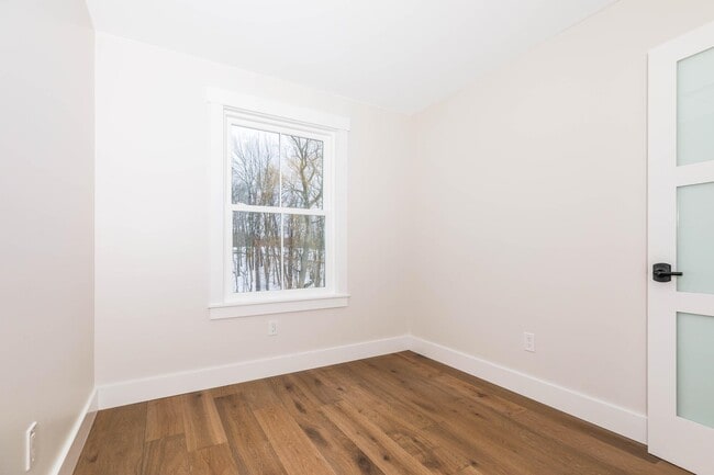 Building Photo - 539 Portsmouth Ave