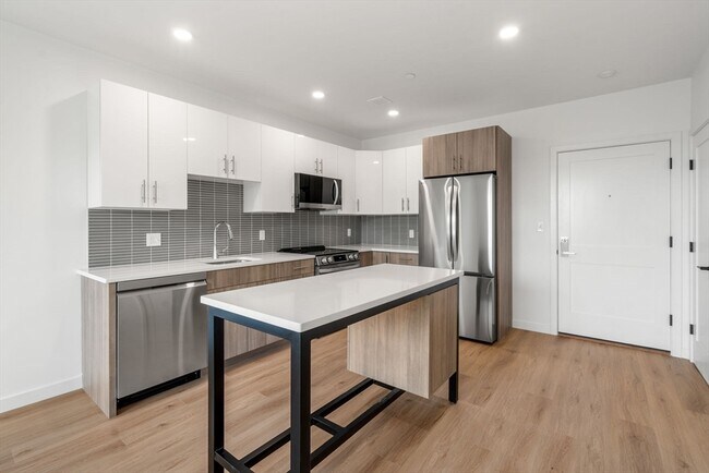 Building Photo - 40 Centre St