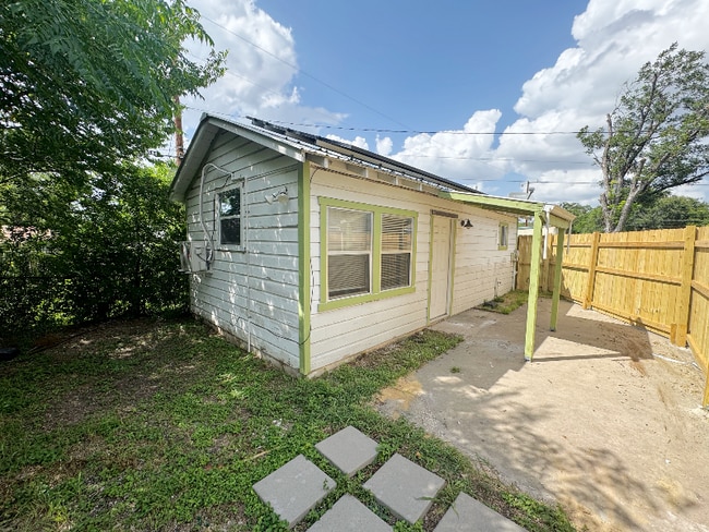 Building Photo - 419 Westhill Pl