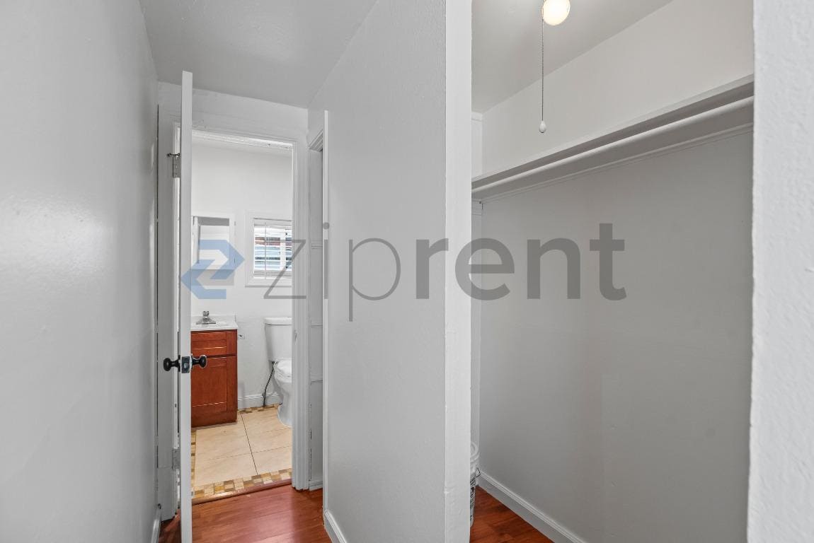 Building Photo - Unit