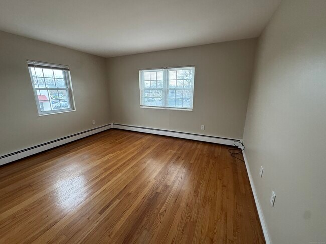 Building Photo - 14 Concord St