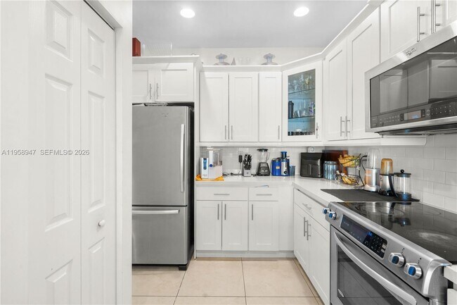 Building Photo - 6005 NW 104th Path