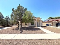 Building Photo - East El Paso 3bed/2bath!
