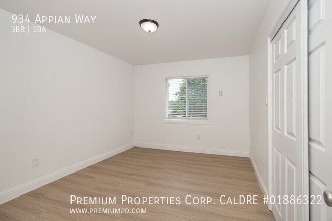 Building Photo - 934 Appian Way