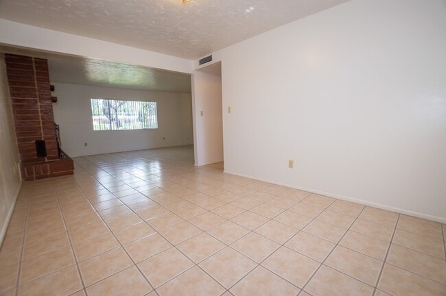 Building Photo - Large Corner Lot Santé Fe Home, Over 1650 ...