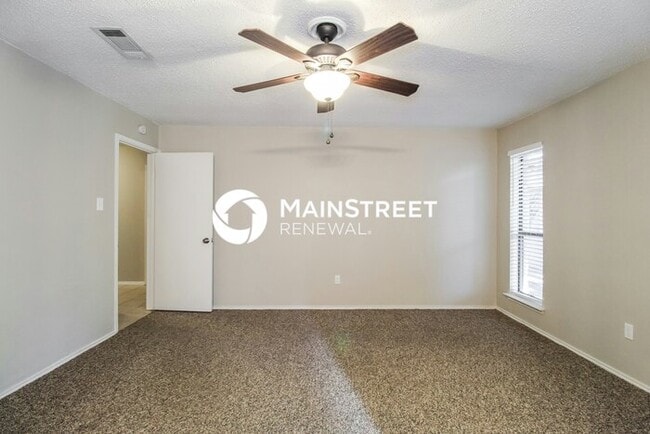 Building Photo - 3 Bedroom Pet-Friendly Home in WATAUGA, TX with Main Street Renewal