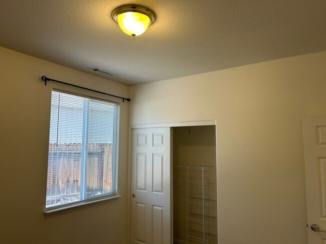Building Photo - **READY FOR MOVE IN** Single Story Home in...