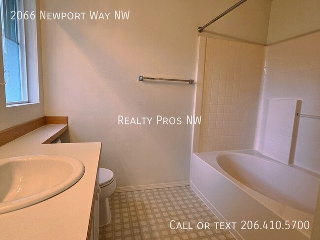 Building Photo - 2066 Newport Way NW
