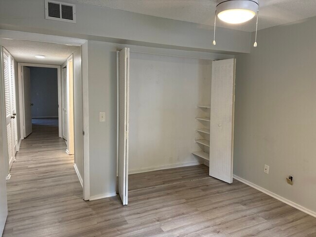 Building Photo - 1208 Bush River Rd