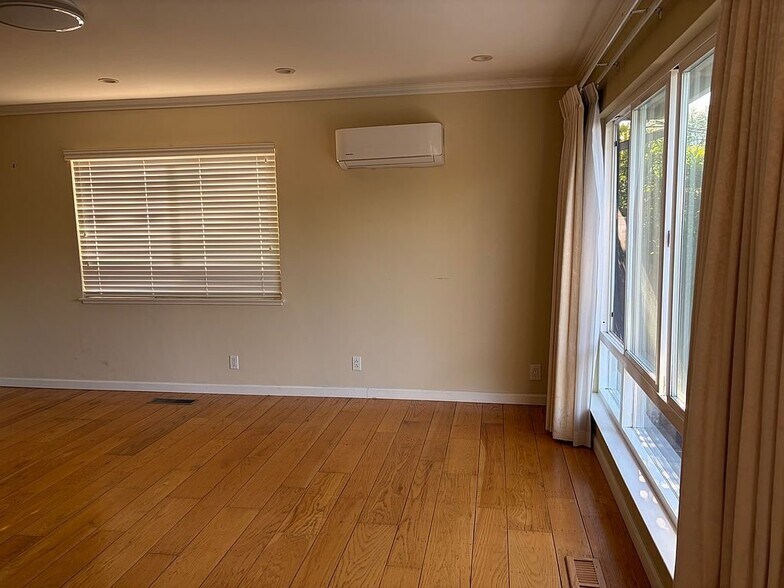 Building Photo - 1695 Merrill Dr