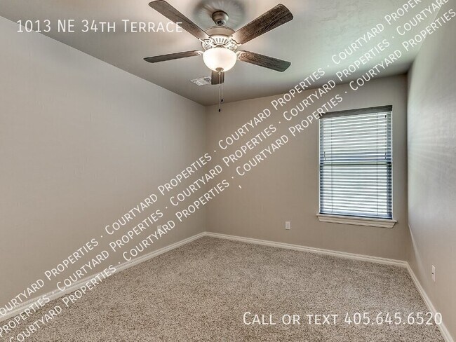 Building Photo - 1013 NE 34th Terr