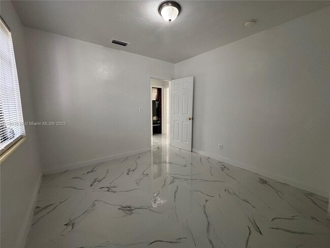 Building Photo - 191 W 59th St