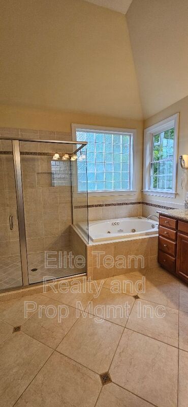 Building Photo - 6926 Linkside Ct