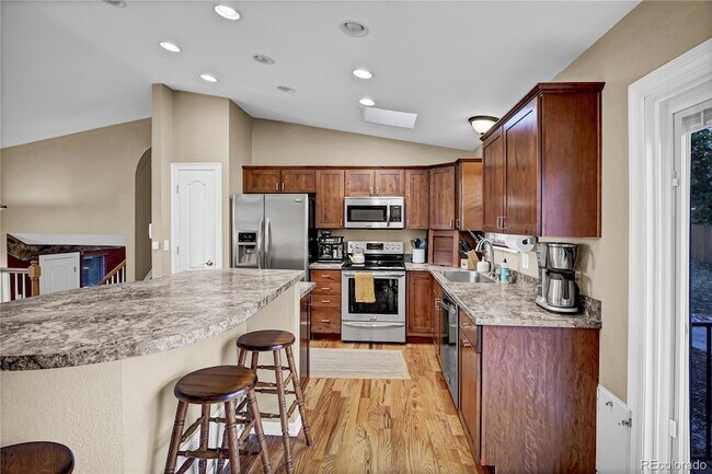 Building Photo - 2990 Roche Dr S