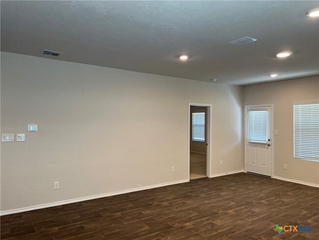 Building Photo - 937 Armadillo Dr