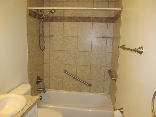 Building Photo - 3 bed/1 bath Off Polo Rd