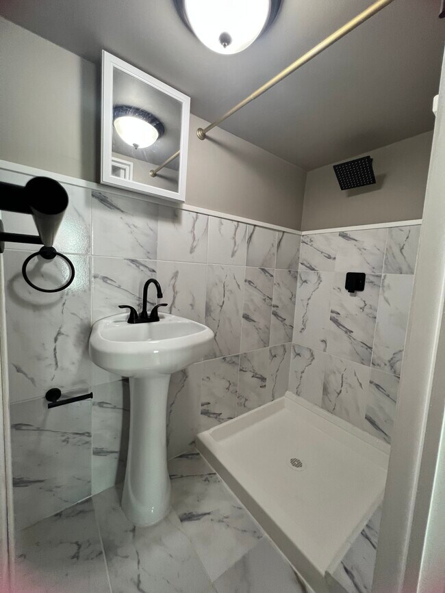 Building Photo - 41 Elk St