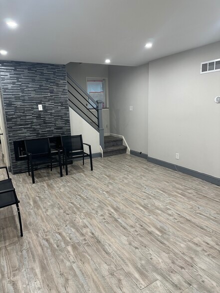 Primary Photo - 2414 N 13th St