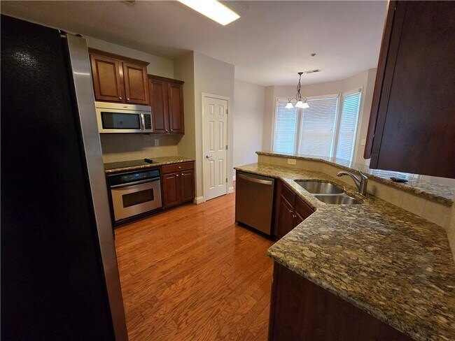 Building Photo - 624 Maple Grove Way
