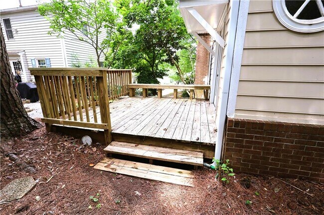 Building Photo - 1359 Oakengate Dr