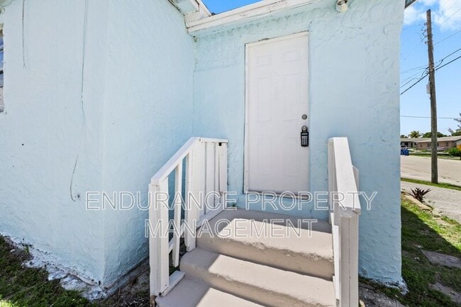 Building Photo - 1125 W 28th St