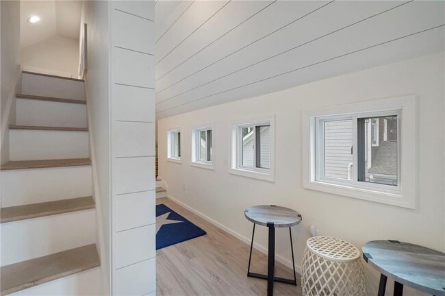 Building Photo - 61 View Point Dr